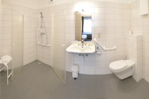 Hotels Logis Hotel De La Cloche : photos des chambres