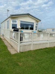 L25 L&g caravan hire 6 berth millfields family only and lead person must be over 30 MAX 4 ADULTS