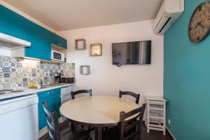 Appartements Studio avec terrasse, parking, centre-ville : photos des chambres