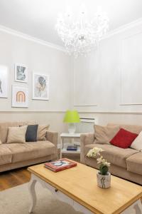 Charming apartment with patio a few steps from Colosseum