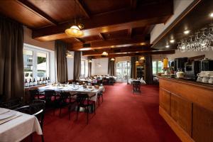 Prague Hotel Carl Inn restaurant & Free Parking