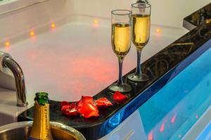 Appartements Magnifique loft / spa en face de la cathedrale ! : photos des chambres