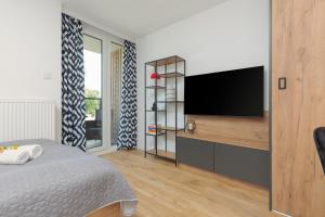 Warsaw Praga Kokoryczki Apartments with Parking by Noclegi Renters