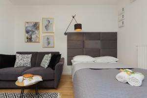 Warsaw Praga Kokoryczki Apartments with Parking by Noclegi Renters