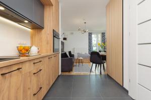 Warsaw Praga Kokoryczki Apartments with Parking by Noclegi Renters