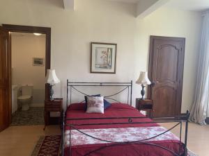 B&B / Chambres d'hotes Velo Ariege Pyrenees : Chambre Triple – Vue sur Montagne