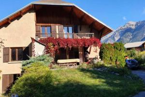 Chalet de 4 chambres avec jardin clos et wifi a Guillestre