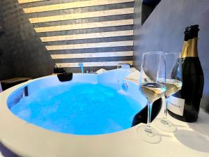 Maisons de vacances Gite cosy avec Jacuzzi classe 3 etoiles : photos des chambres