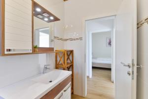 Beachfront Reiterer Villa V1 with Jacuzzi 30 meters from the Beach - CROWONDER LUXURY RENT