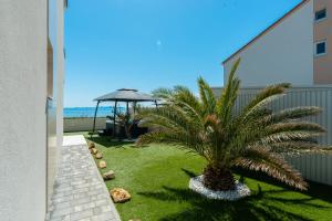 Crowonder Beachfront Reiterer Villa V1 with Jacuzzi 30 meters from the Beach