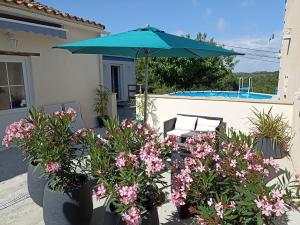 Maisons de vacances Maison Marin, Charming Village Cottage with Pool : photos des chambres