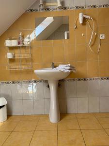 Triple Room with Balcony room in Gulyás Vendégház