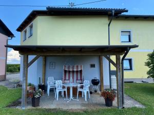 Apartment in Sankt Kanzian near Klopeiner Lake