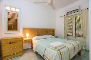 Apartment with pool & garden in beach area