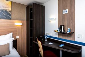 Hotels Kyriad Paris Ouest - Colombes : photos des chambres