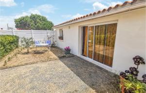 Maisons de vacances Nice home in Saint Hilaire de Riez with 1 Bedrooms and WiFi : photos des chambres