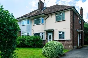 Beech Road Apartment St Albans by PAY AS U STAY - Redbourn
