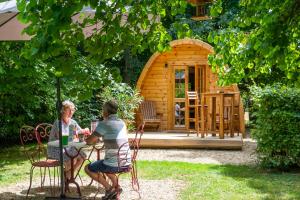 Cabane en bois avec bain nordique