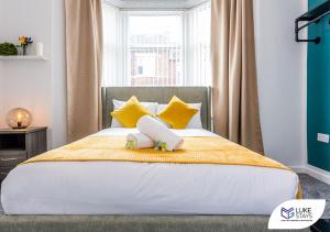 Luke Stays - Kitchener Street