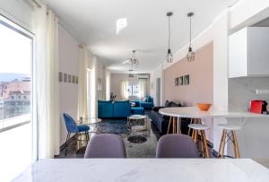 Koukaki Spacious Penthouse with parking for Small Car