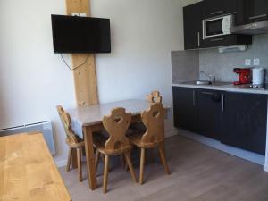 Studio rénové proche des pistes avec balcon - Tout équipé, 3 pers., 2 flocons or - FR-1-344-180