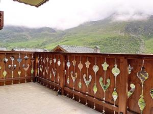 Spacieux appartement montagnard 3 chambres avec balcon - 6 pers, près des pistes, wifi inclus - FR-1-344-453