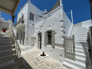 Cycladic Rooftop House in the Heart of Parikia