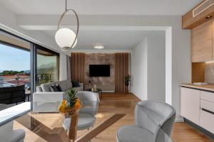 1 2 Luxury Apartments LL Tucepi 100m from the beach