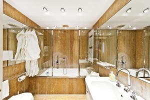 Elegant apartment with LIFT in historical 1600 Palace, a few min walk from San Marco Square