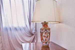 LUXURY and very central apartment in historical 1600 Palace with LIFT sanitize with OZONE