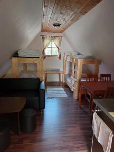 Chatka pod jaskyňou