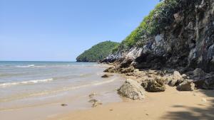 Baan Peang Ploen Khao Takiab Beach