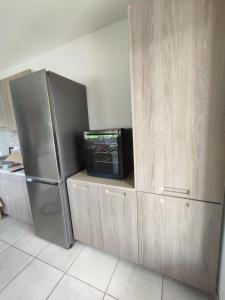 Villa Lembarrat vue sur côteaux jardin et piscine privée couverte, accès PMR facilité