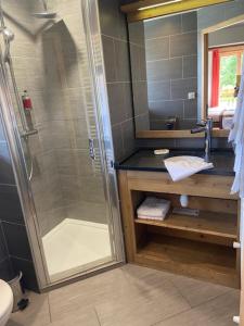 Hotels Hotel & Restaurant Les Escondus : photos des chambres