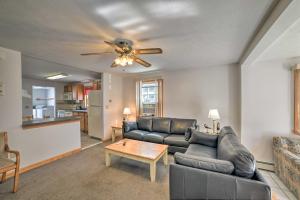 OOB Apt - 1 Block to Bay, Half-Mile to Pier!