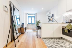 Downtown Wonder Flat w AC by LovelyStay