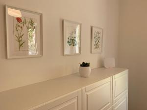 Casa Carolina: King Size Bed across from Golden Beach