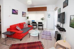 ARTEMIS 3, Beachfront Boutique Apartment