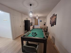 Maisons de vacances Privee : Jacuzzi + sauna + billard + jeux SO : photos des chambres