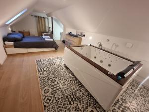 Maisons de vacances Privee : Jacuzzi + sauna + billard + jeux SO : photos des chambres