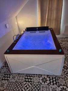 Maisons de vacances Privee : Jacuzzi + sauna + billard + jeux SO : Maison 1 Chambre