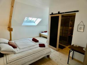 Auberges Le Nichoir : Chambre Triple avec Salle de Bains Privative