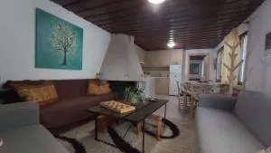VillaTzer - Traditional house with fireplace and garden - Goníai