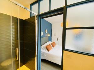 Hotels Hotel Saint-Michel : Chambre Triple Confort
