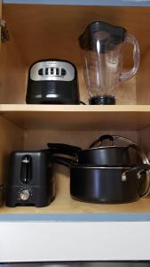 Tropical Oasis by the beach and shops, with pool