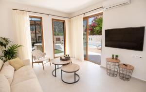 Dodos Residence, heated pool & jacuzzi!