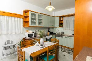 Irinis Sea View House