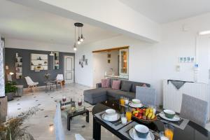 Irinis Sea View House