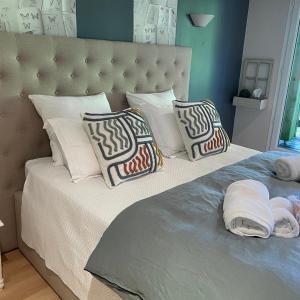 Maisons de vacances Le Maine N 5 FLEAC - Logement entier avec 3 suites SDB - Balcon : photos des chambres