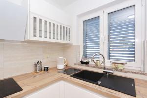 Beach front Holiday home Victoria in beautiful nature - by TA Leut Agency